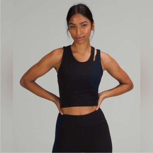 Lululemon Nulu Asymmetrical Yoga Tank
Top in Black / True Navy Size 0 - Picture 1 of 9